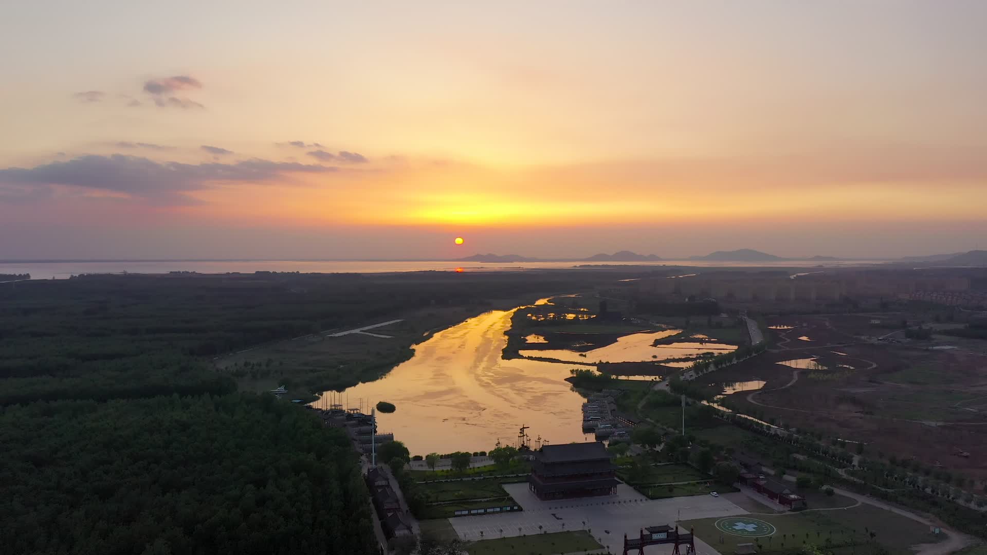 航拍山东省东平湖旅游宣传视频视频的预览图