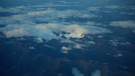 飞机西藏雪山冰川飞机航拍视频的预览图