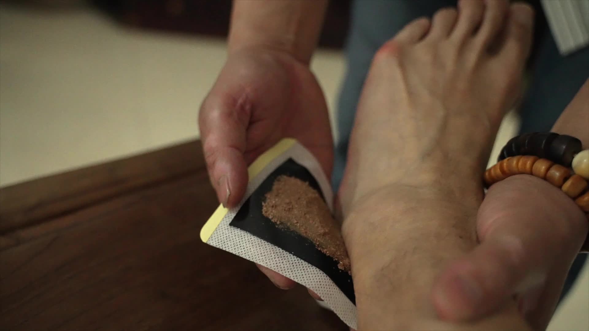 664古法偏方医学做药膏治疗贴脚视频的预览图