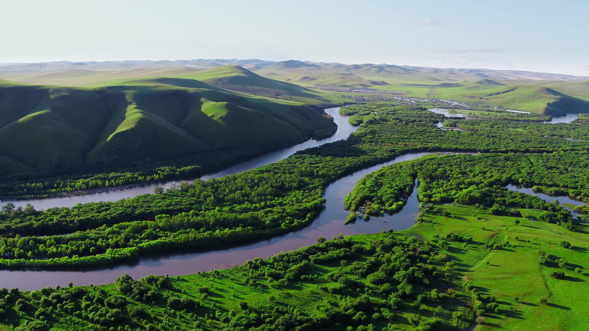 内蒙古呼伦贝尔大草原航拍视频的预览图