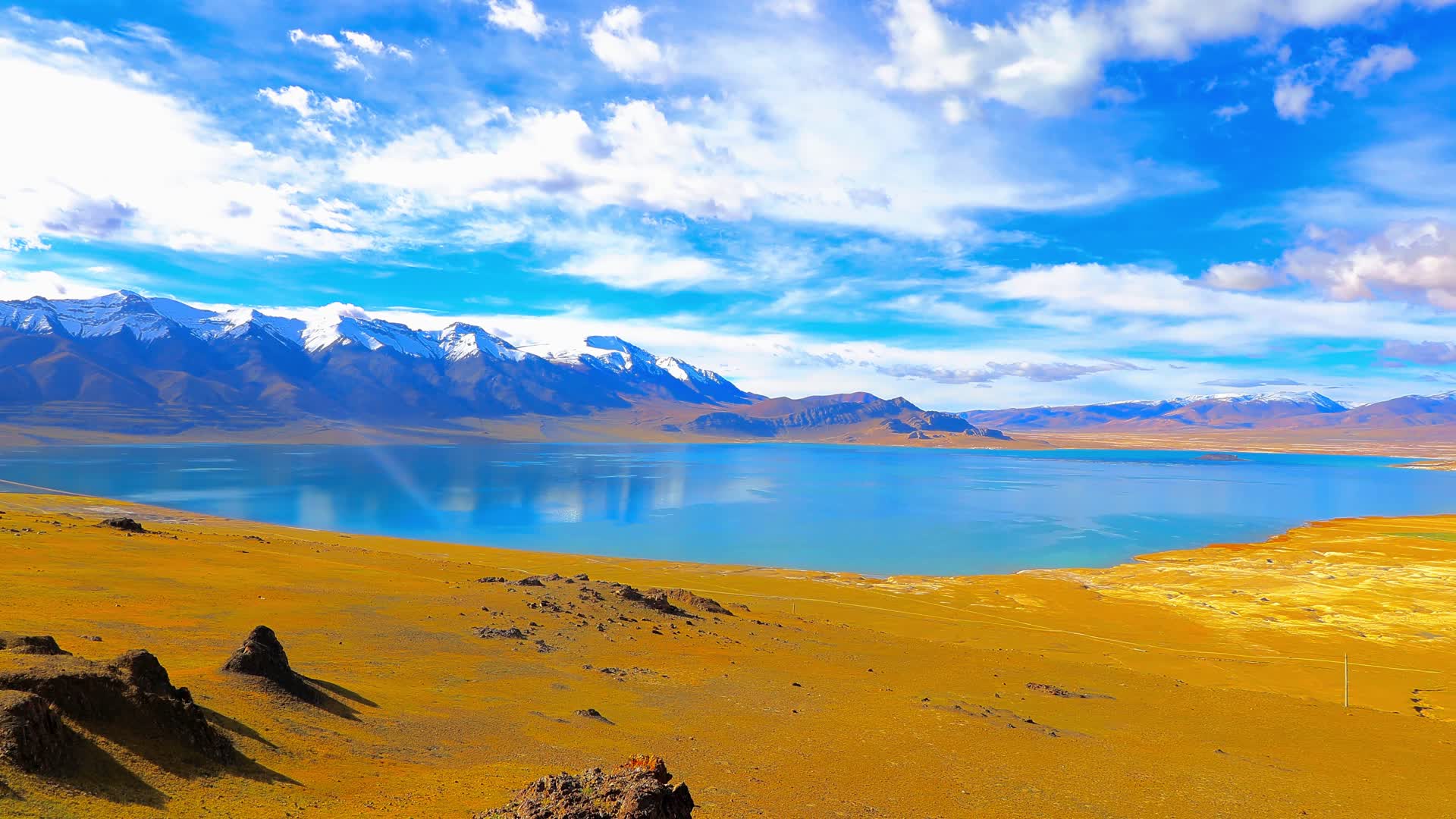 航拍延时西藏那曲尼玛文部乡当穹错视频的预览图