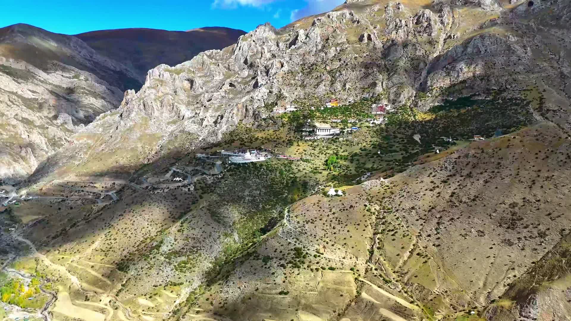 航拍西藏拉萨藏传佛教扎叶巴寺扎耶巴寺悬空寺视频的预览图
