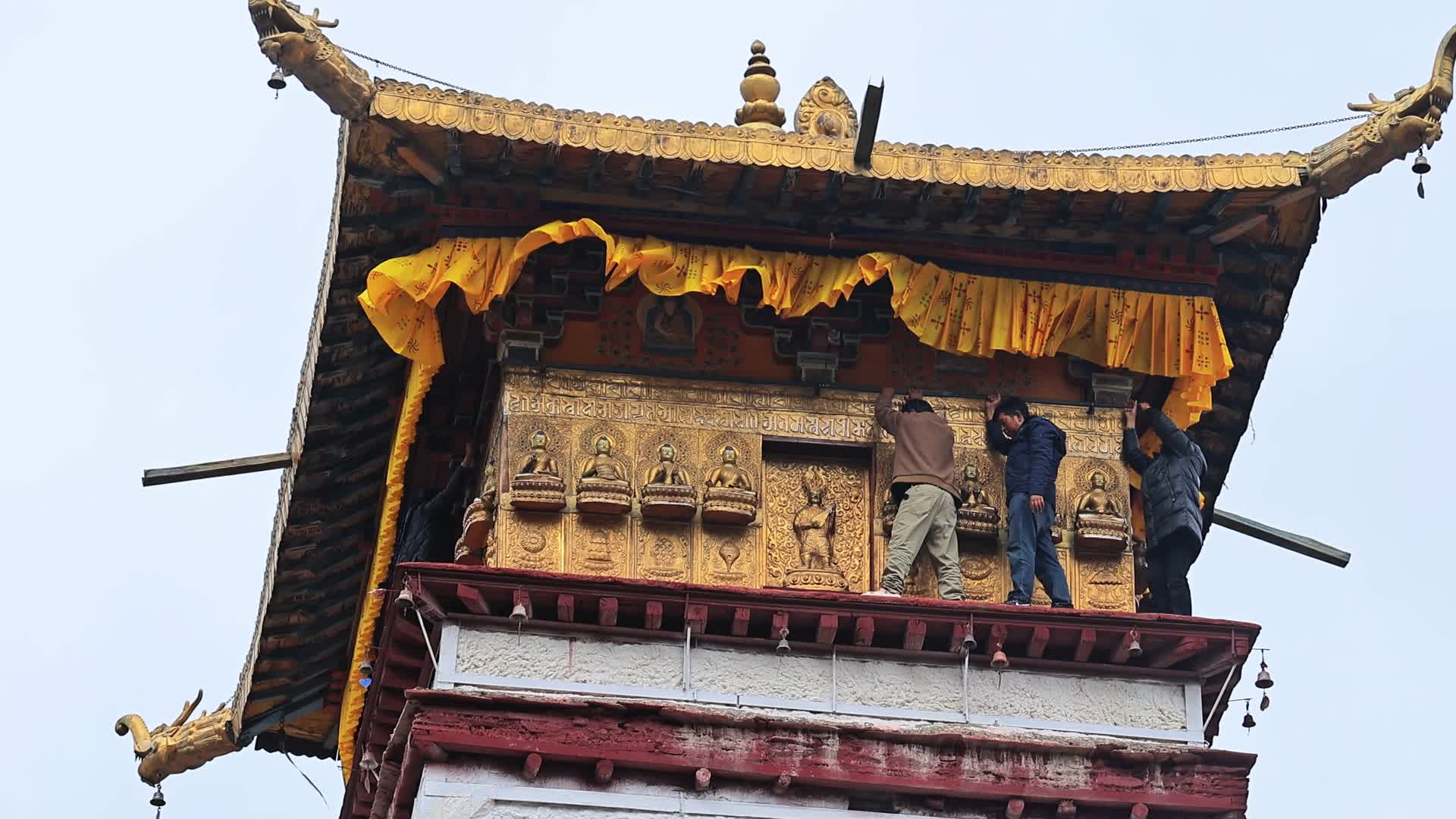 航拍西藏洛扎色乡色卡古托寺转经道视频的预览图