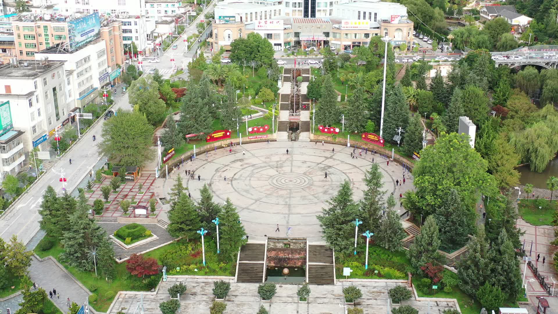 云南怒江兰坪城市风光兰坪中心广场视频的预览图