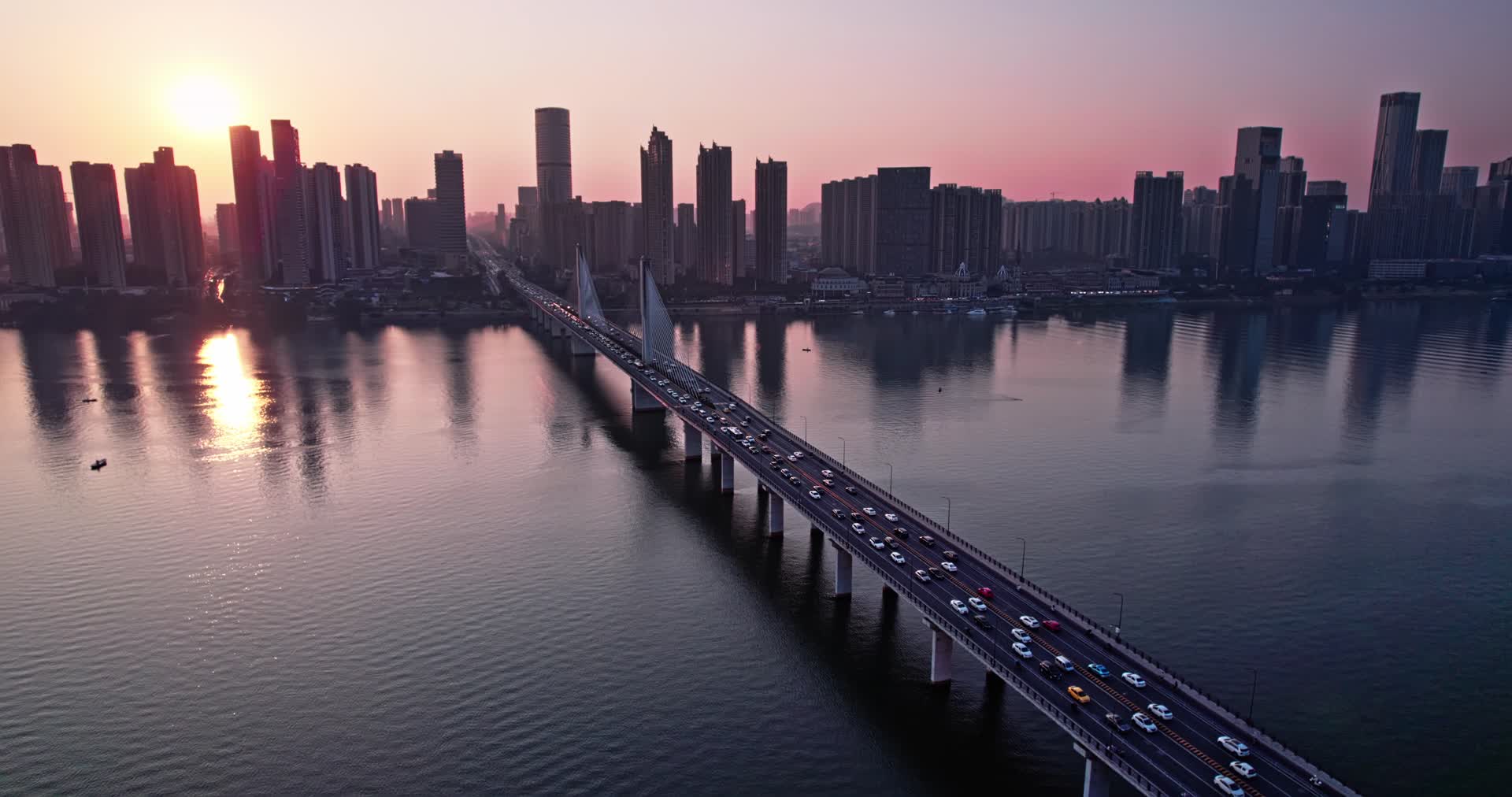 4k航拍湖南长沙开福区银盆岭大桥视频的预览图
