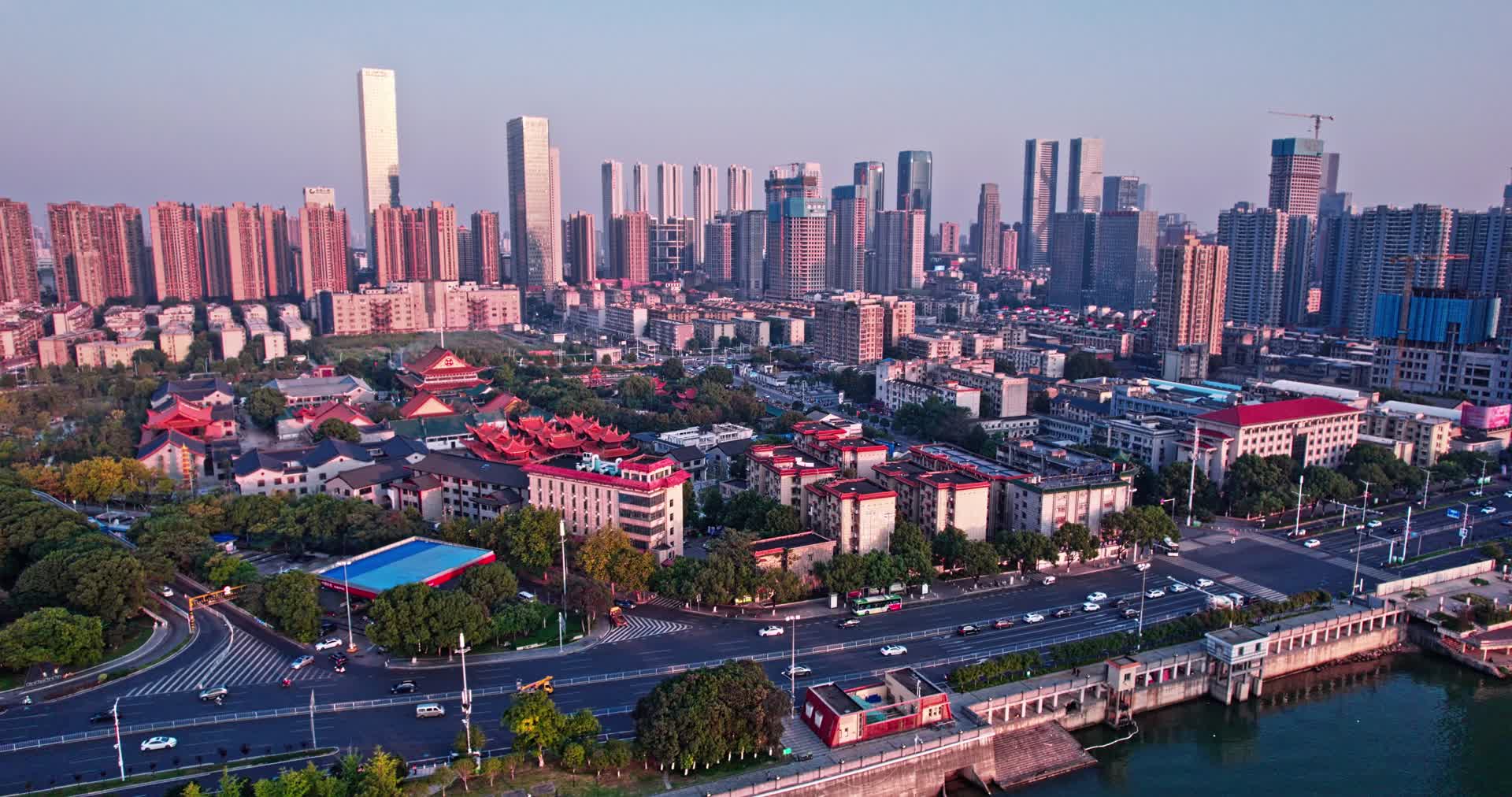4k航拍湖南长沙开福区城区视频的预览图