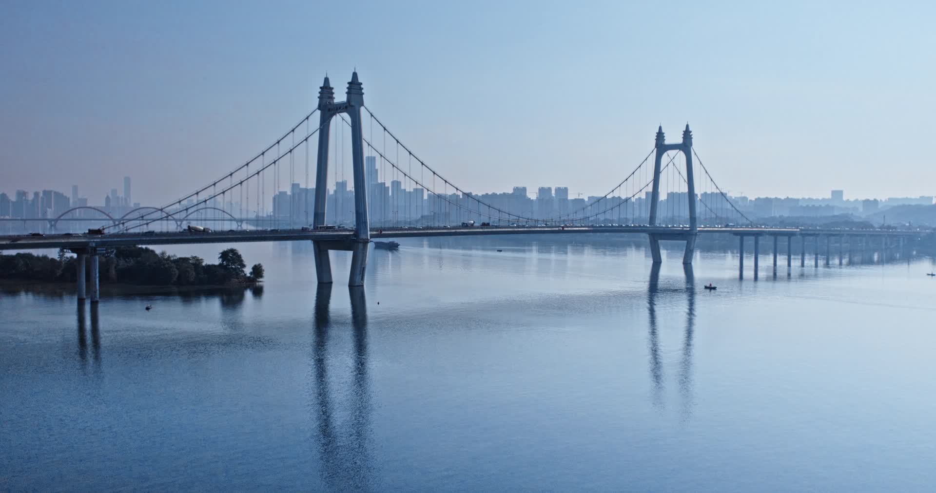4k航拍湖南长沙湘江三汊矶大桥视频的预览图
