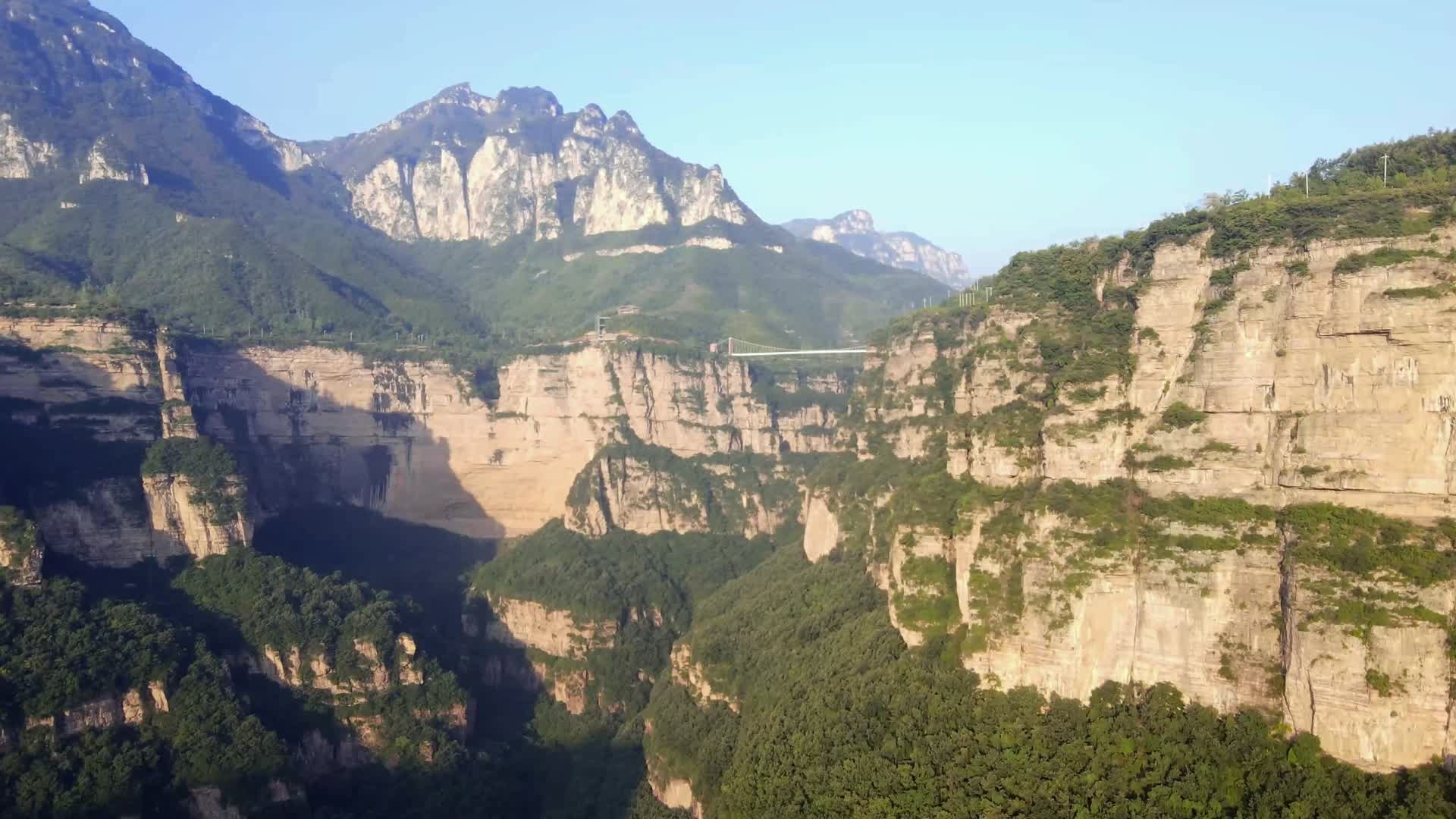 太行大峡谷4K高清航拍视频视频的预览图