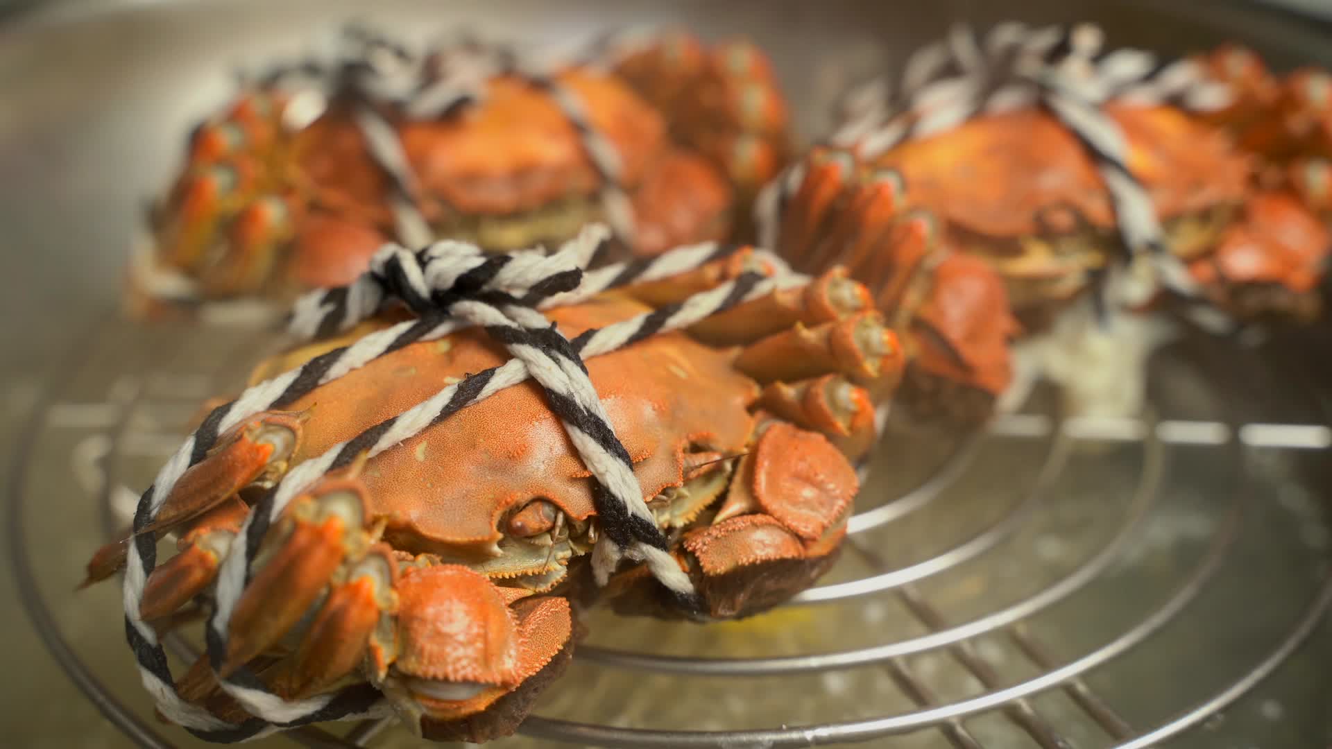 传统美食清蒸大闸蟹螃蟹4K视频的预览图