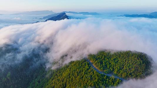 武陵山区乡村清晨雾气绕山梁4K高清延时摄影2视频的预览图