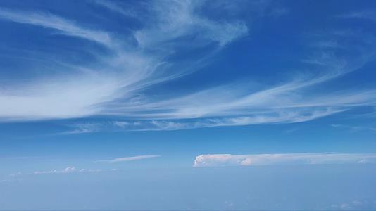 蓝天白云慢镜头航拍自然风光实拍视频视频的预览图