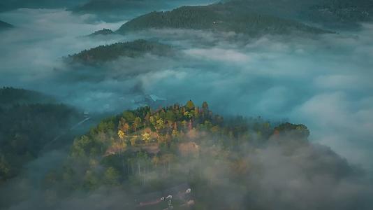 武陵山区深秋清晨美景4K高清实拍视频的预览图