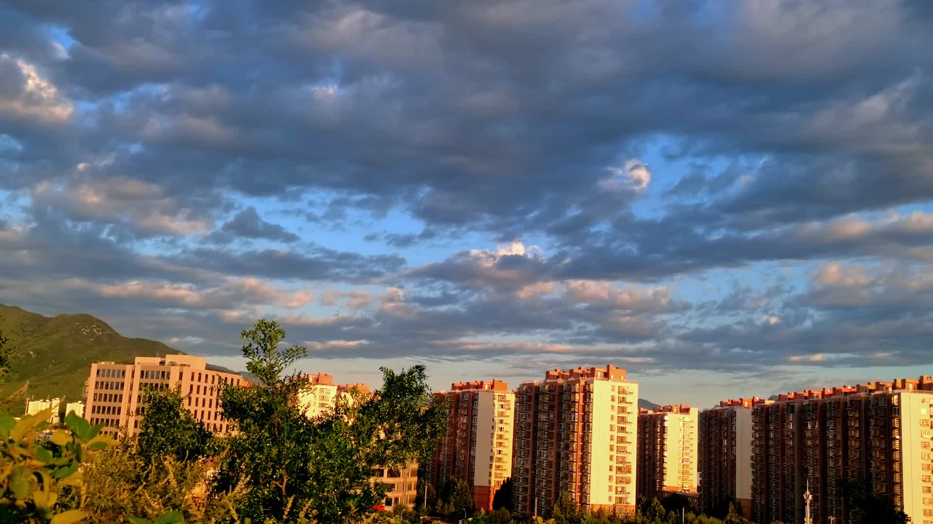 延时城市上空的云视频的预览图