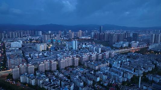 云南昆明夜景城市航拍视频的预览图