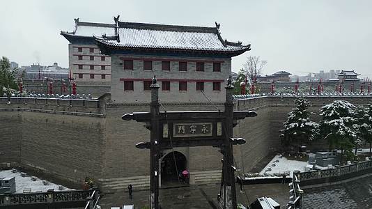 西安大雪钟楼永宁门城墙雪景航拍合集5视频的预览图