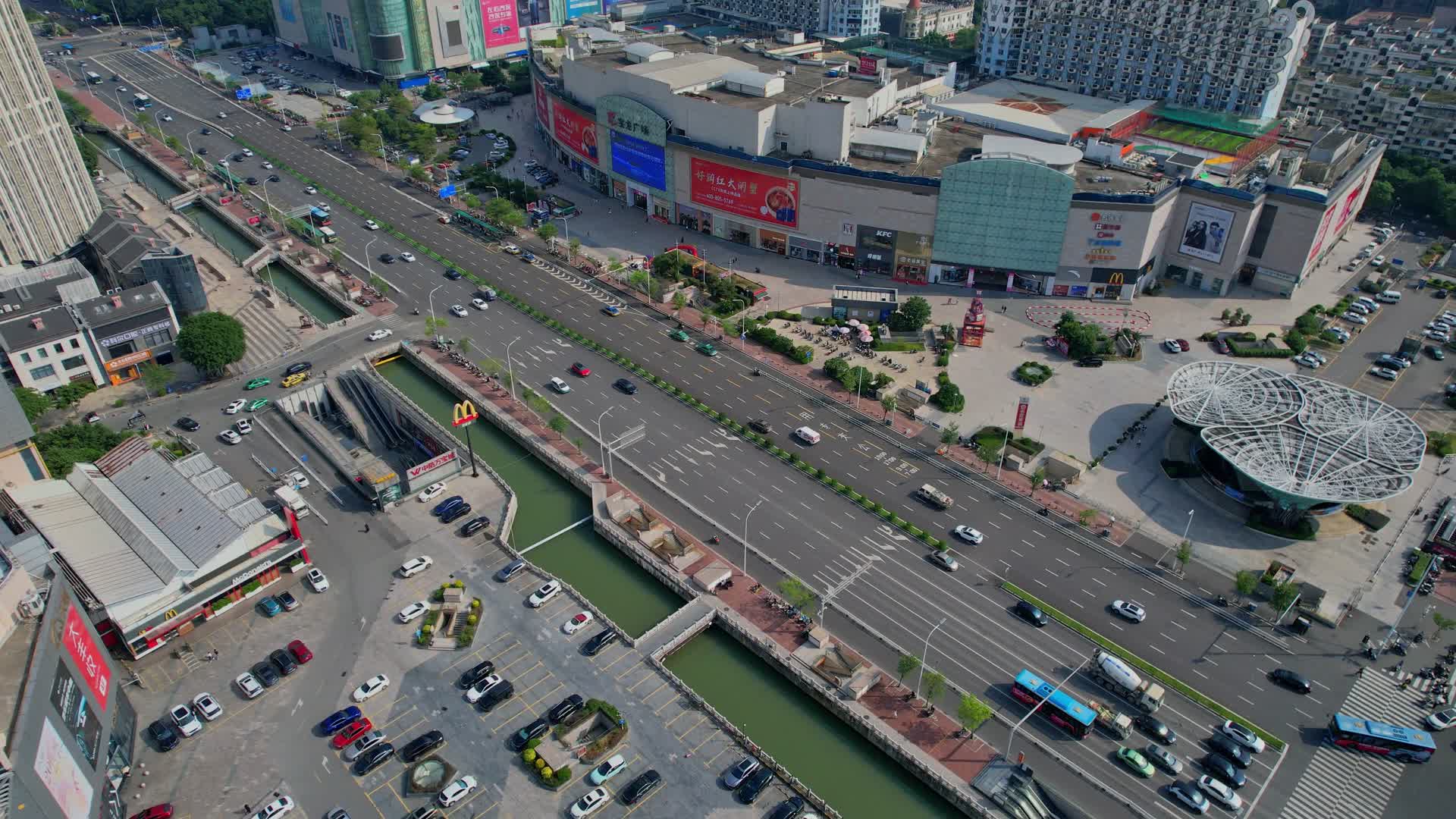 航拍福州宝龙广场视频的预览图