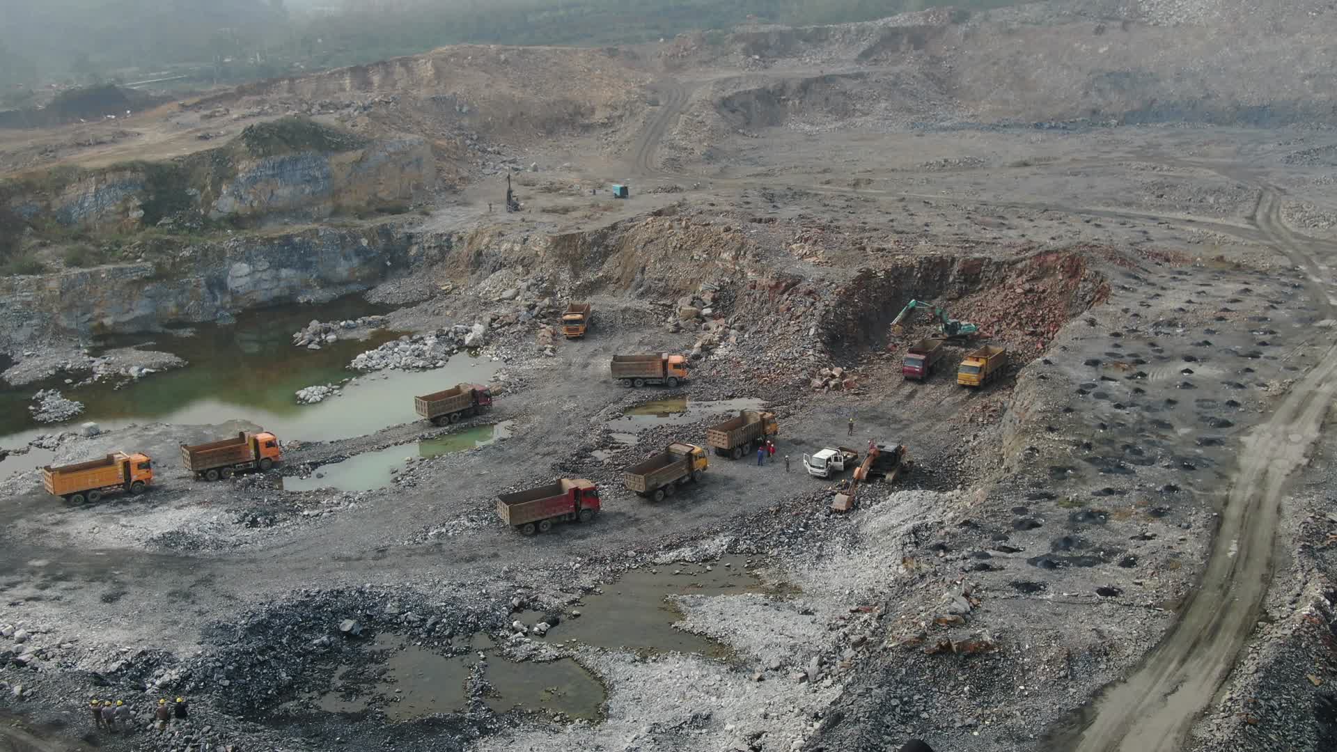 矿山开采运输视频的预览图