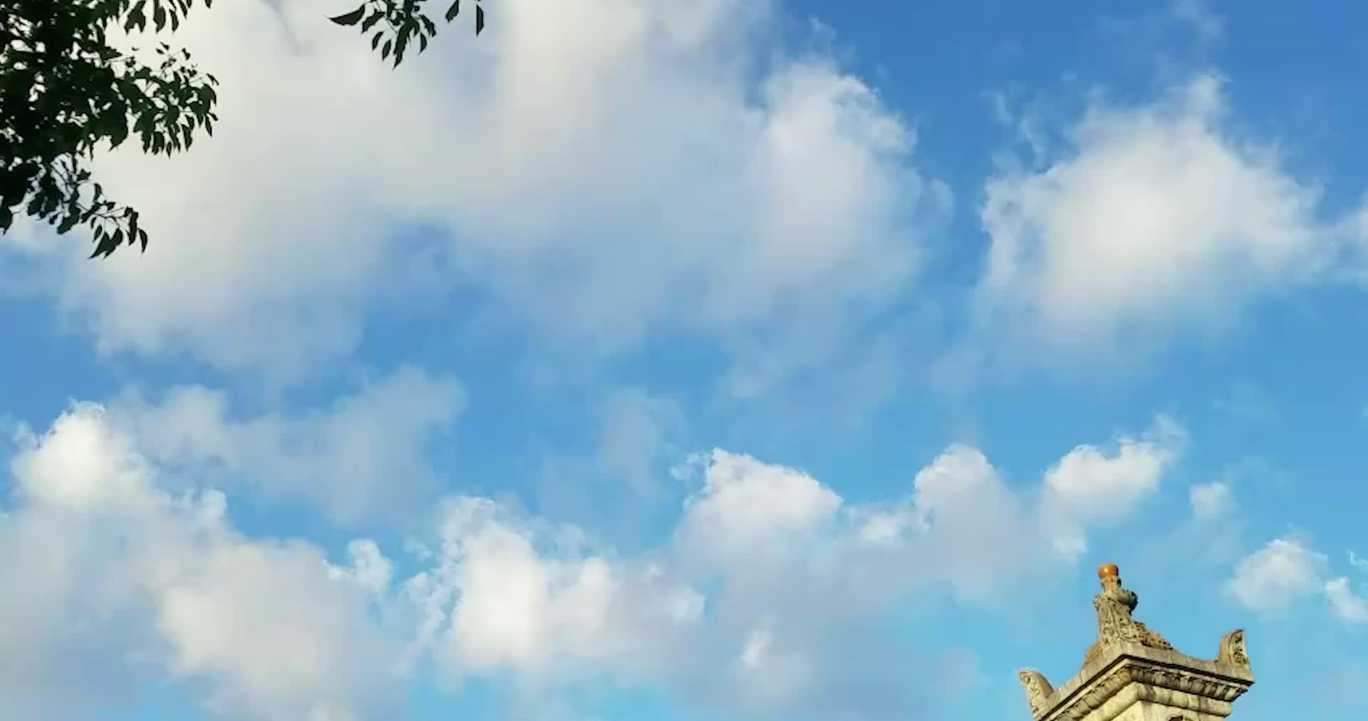 云流动的云天空晴天白天视频的预览图