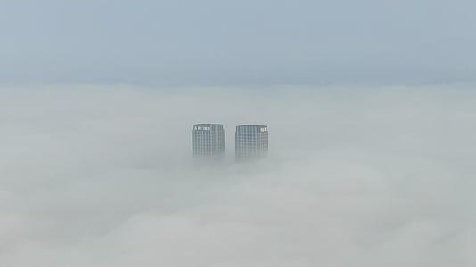 云海中的荆门城控大楼视频的预览图