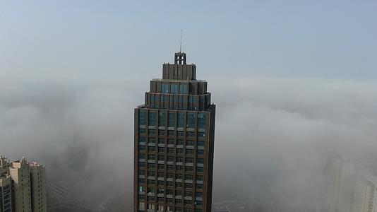 高耸的大楼视频的预览图