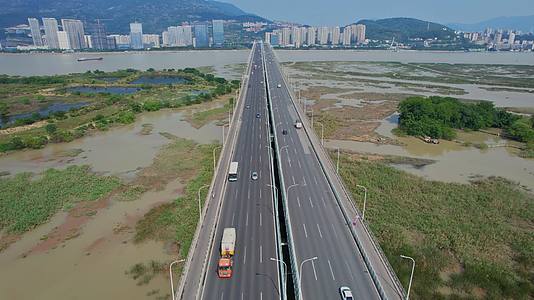 航拍福州三江口大桥视频的预览图