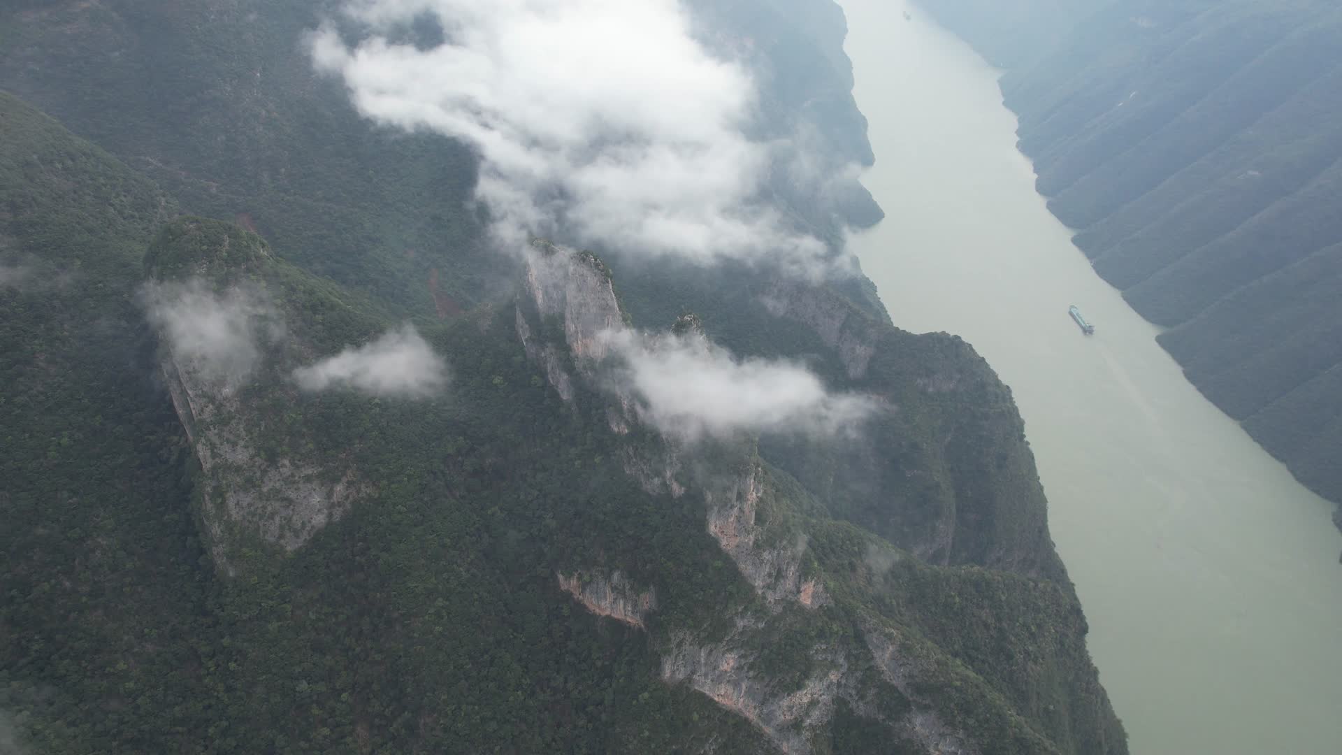 4K重庆巫山神女峰4A景区航拍视频视频的预览图