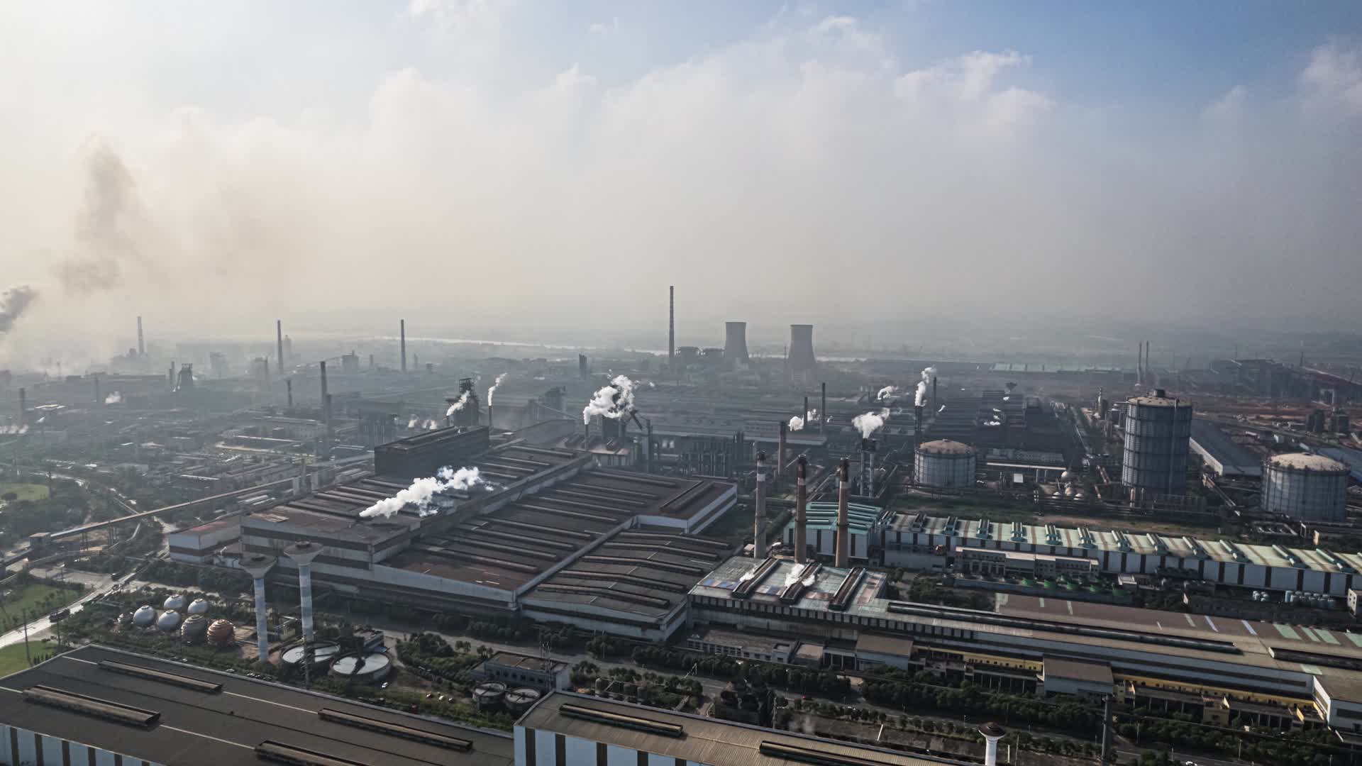8K城市污染钢铁厂钢铁冶炼空气污染延时视频的预览图