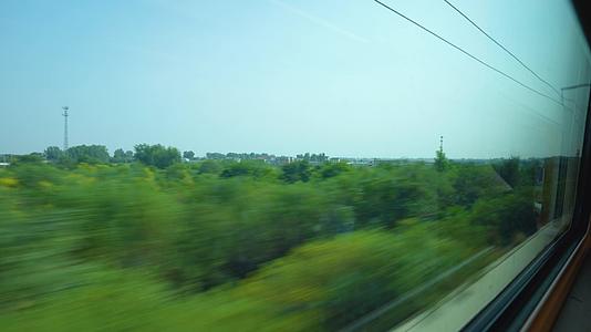 火车沿途的风景视频的预览图