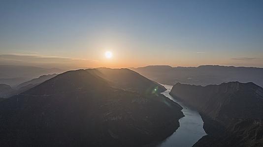 8K巫山巫峡壮丽山河日落延时视频的预览图