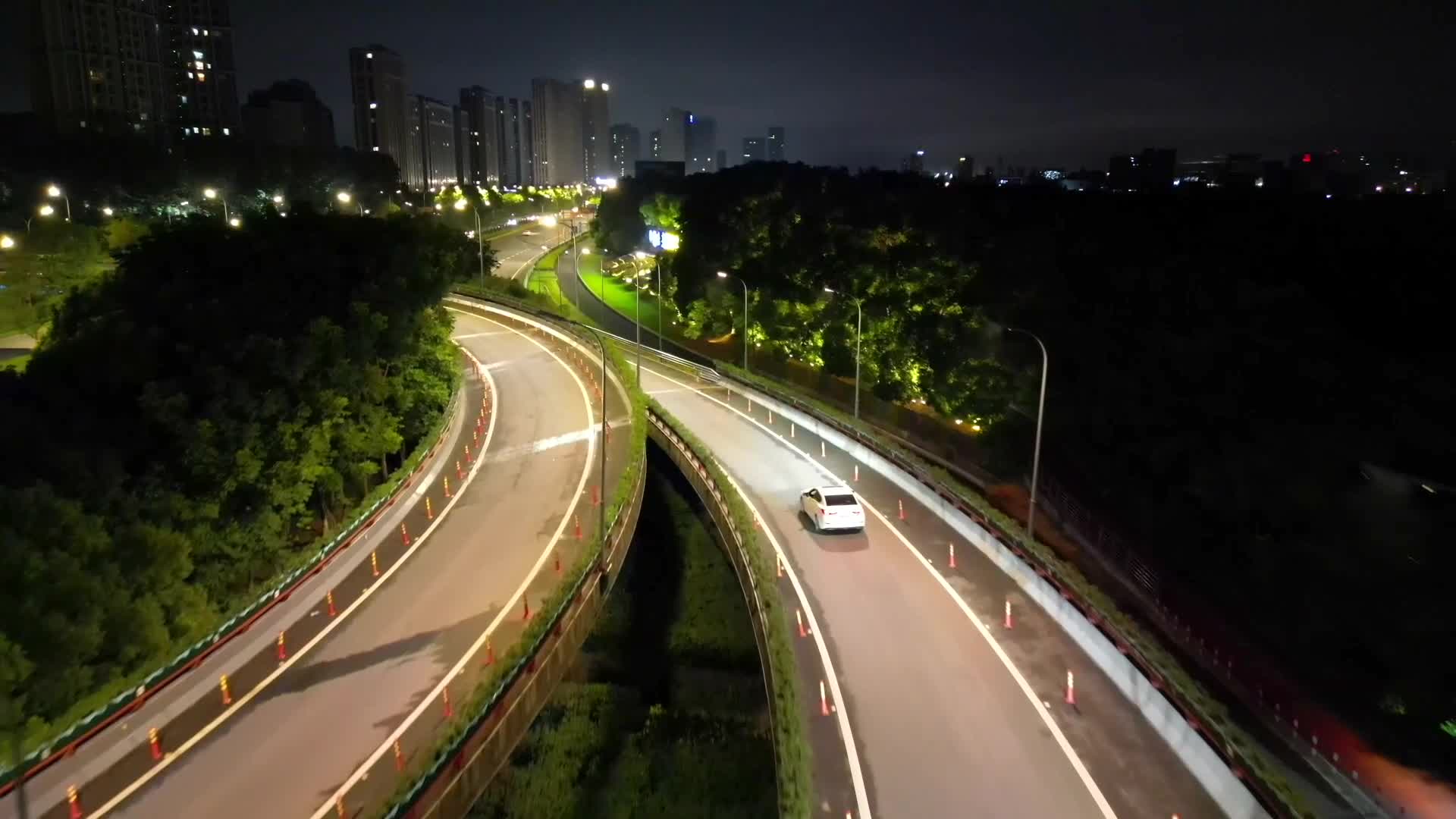 合集德清县高速口夜景德清大道视频的预览图