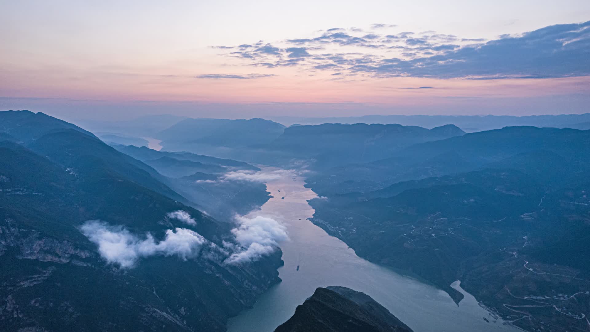 8K震撼长江三峡山峦壮丽山河延时视频的预览图