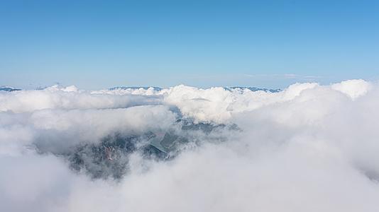 8K震撼长江三峡巫峡山峰云海延时视频的预览图
