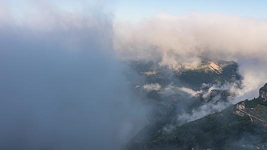 8K震撼长江巫峡壮丽山河云雾缭绕延时视频的预览图