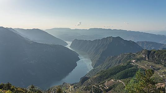 8K震撼重庆巫山巫峡航运峡谷延时视频的预览图