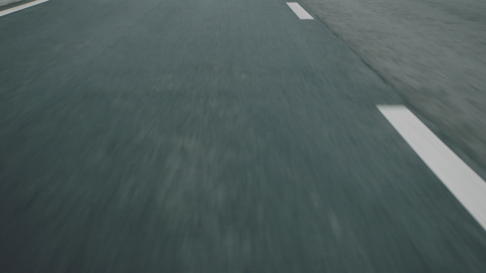 4k实拍宝马ix1城市路面行驶视频的预览图