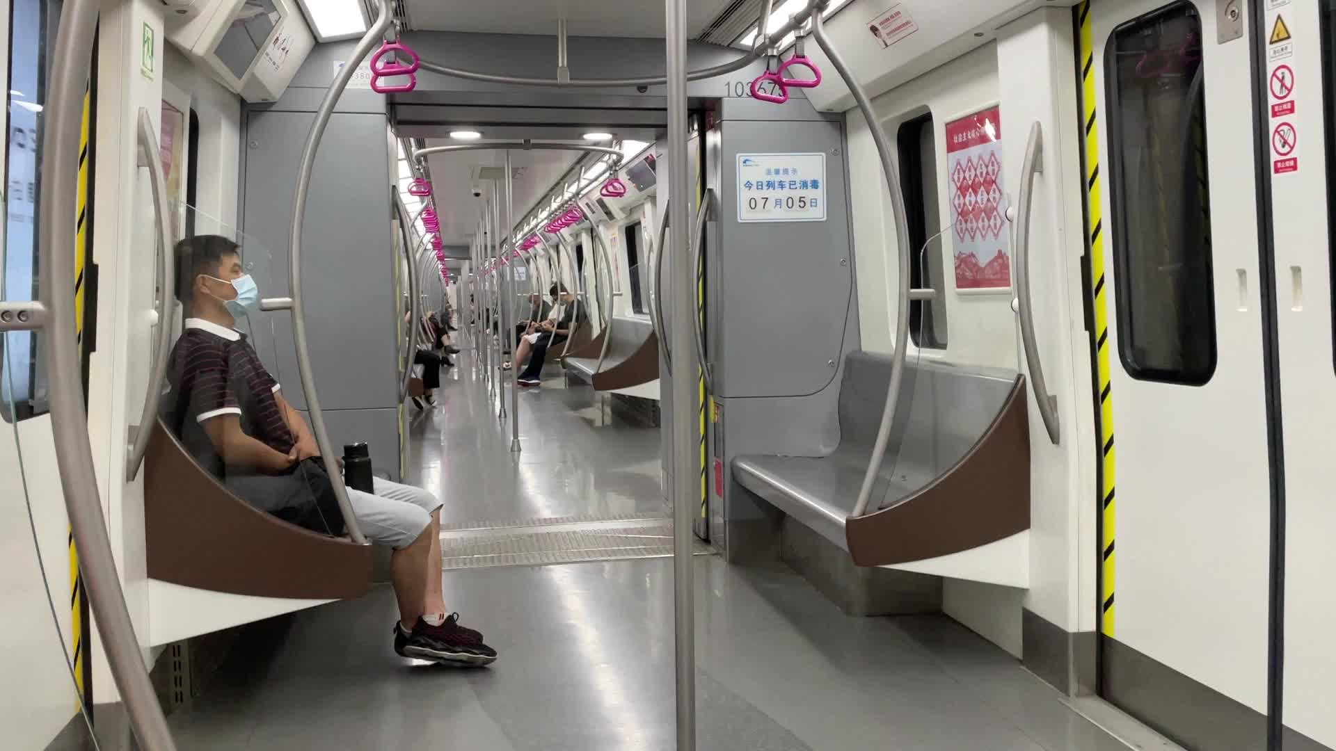 空阔的地铁车厢视频的预览图
