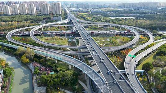 上海城市高架桥交通车流航拍4K60视频的预览图