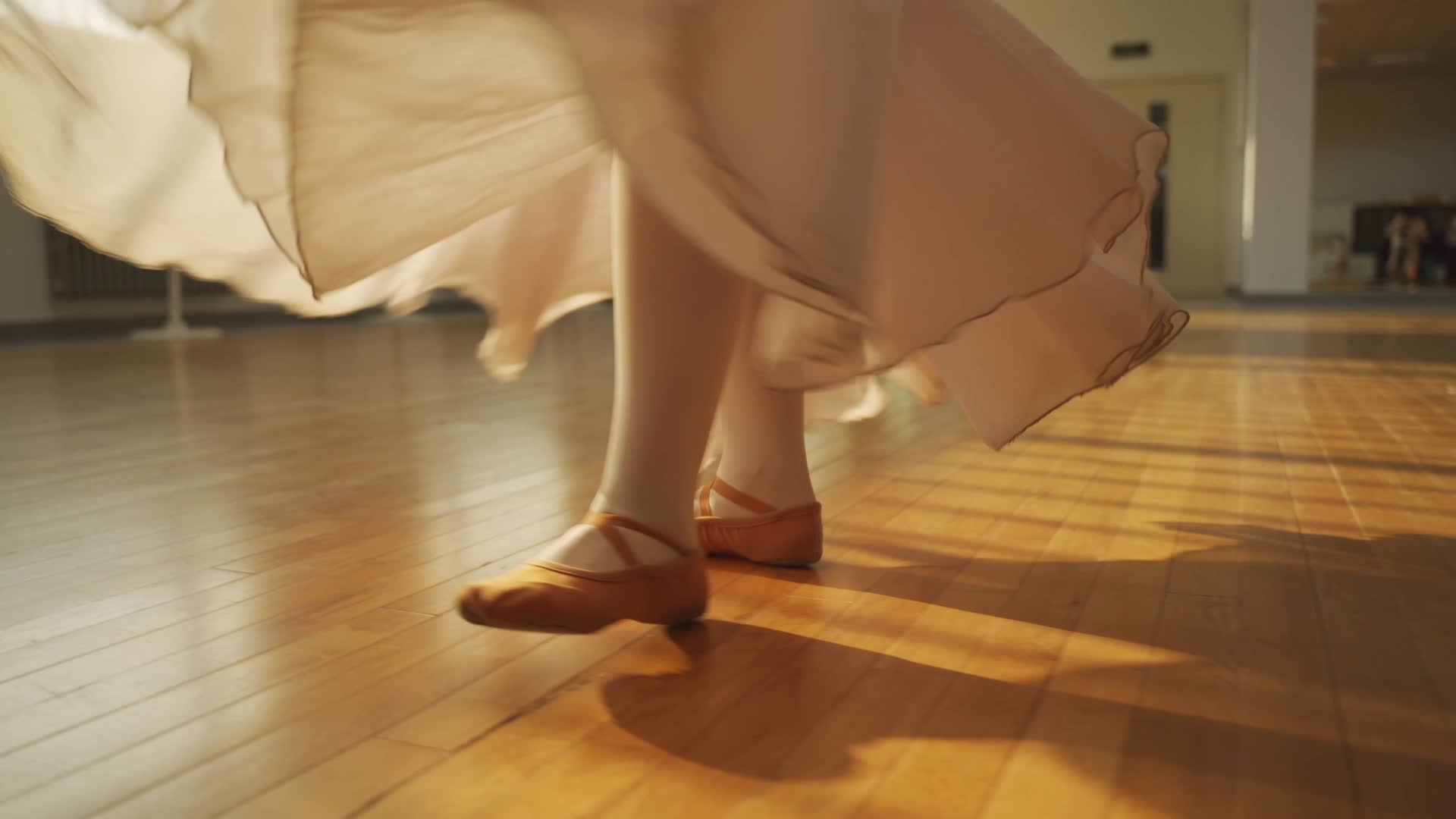 舞蹈生训练视频的预览图