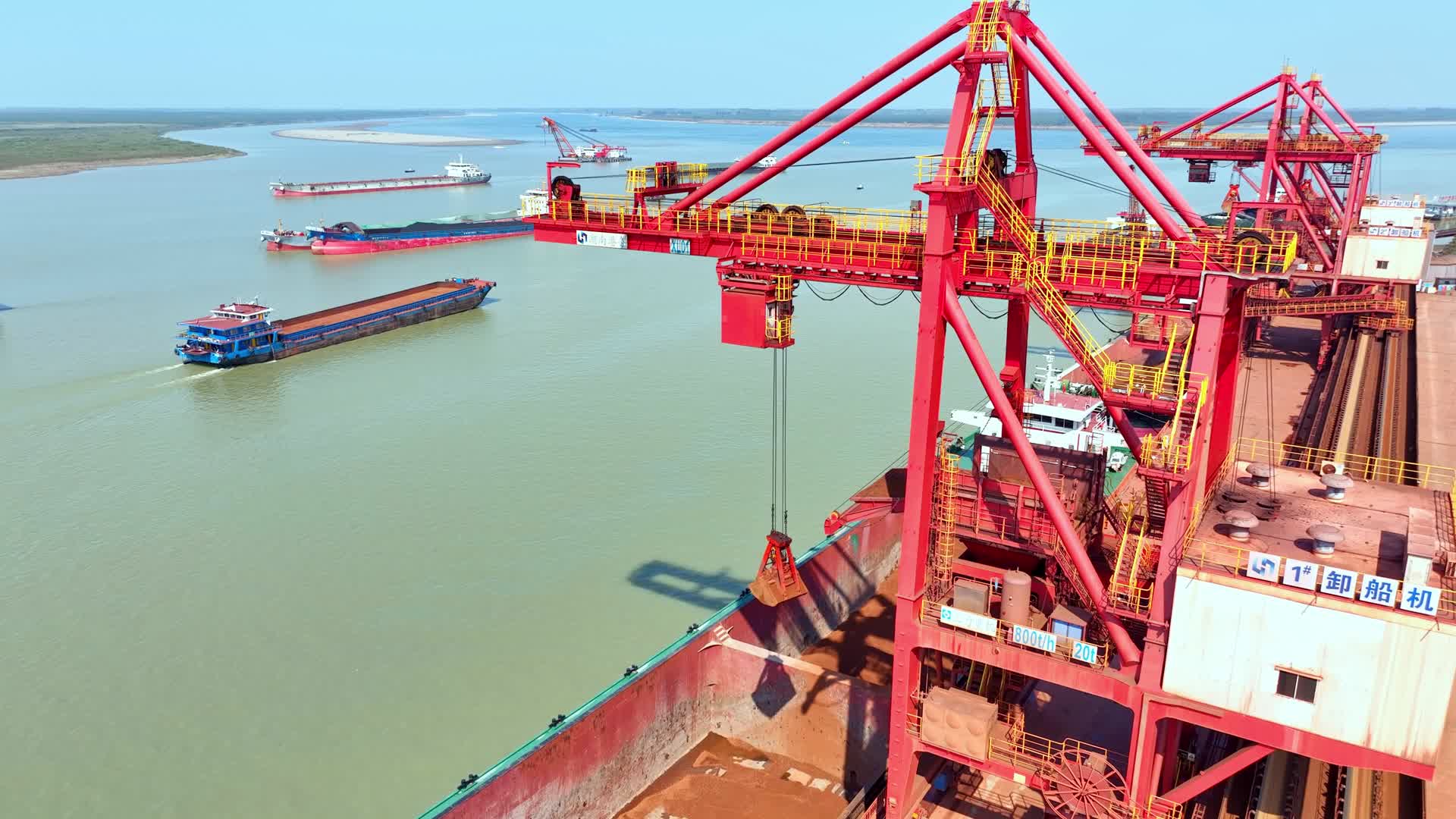 湖南港务局吊装码头视频的预览图