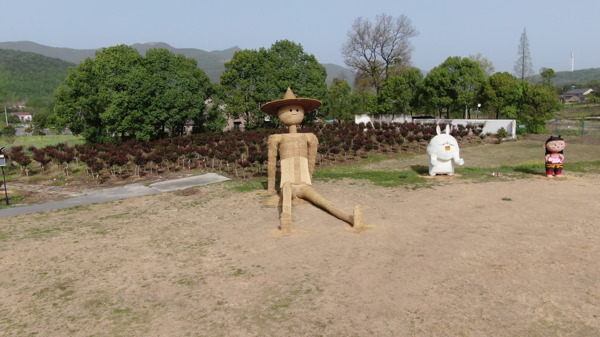巨型稻草人3视频的预览图