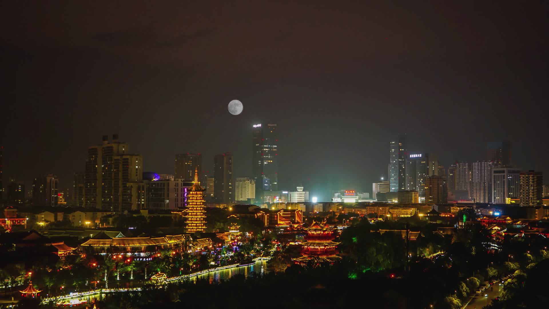 淮安大月亮延时十里运河文化长廊夜景视频的预览图