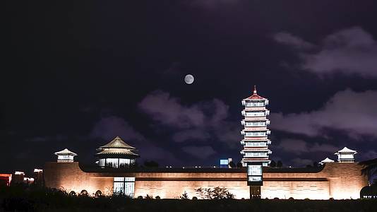 8K扬州大运河博物馆大月亮延时摄影视频的预览图