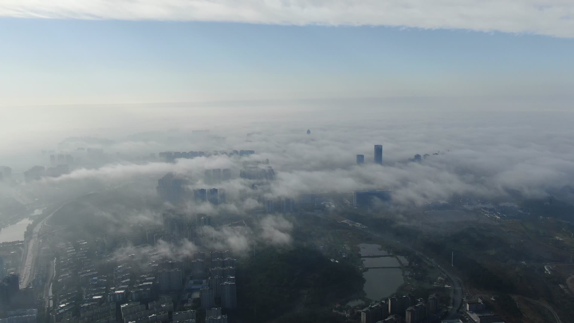 城市晨雾视频的预览图