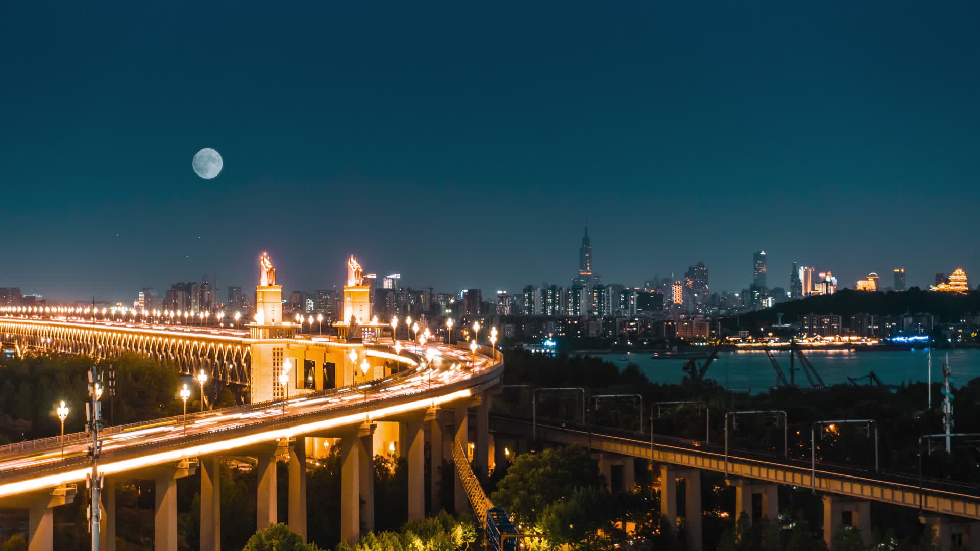 南京长江大桥大月亮南京中秋节视频的预览图