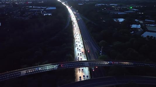 6分钟高速堵车夜景视频的预览图