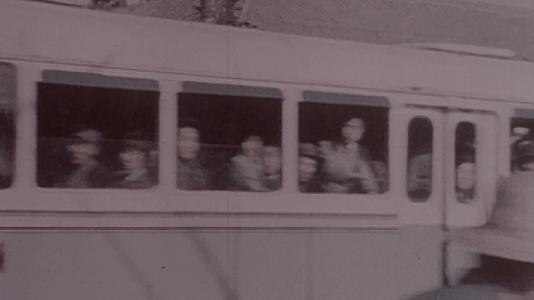 老式斗车交通方式公交车天安门广场长安街交通警察历史资料料视频的预览图