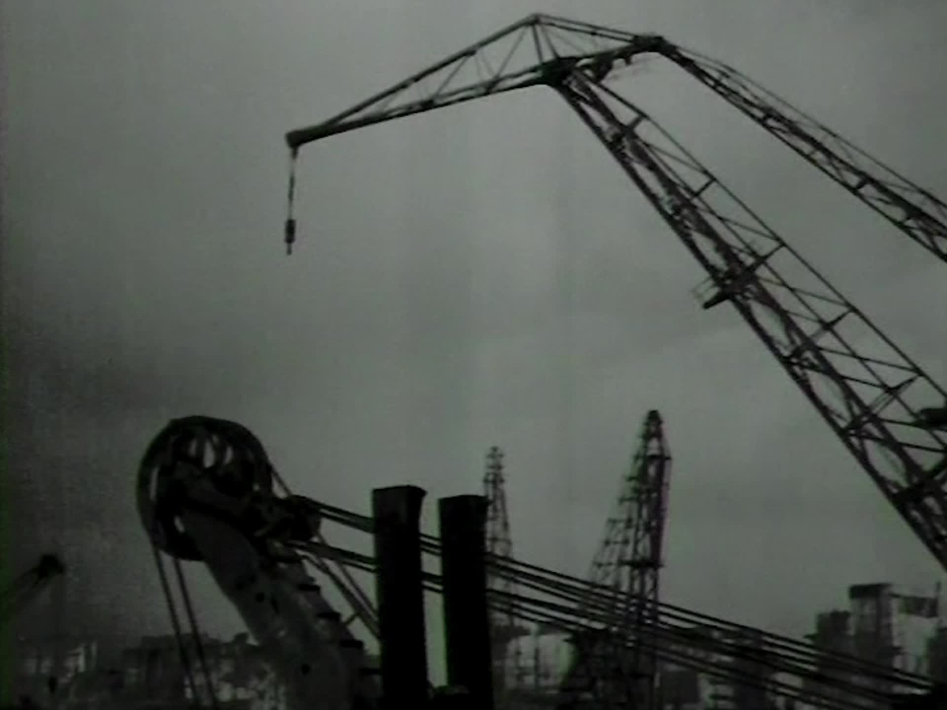 上世纪工人阶级艰苦奋斗影像资料自力更生艰苦奋斗黑白影像建设施工历史视频的预览图