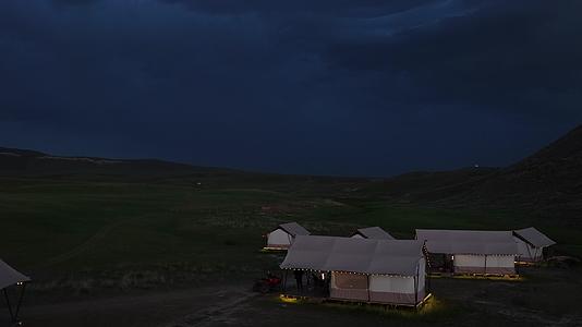 草原夜景帐篷航拍风景视频的预览图