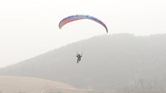 滑翔伞基地训练比赛4视频的预览图