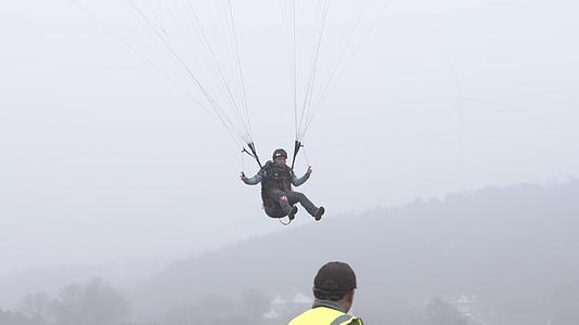 滑翔伞降落BMPCC视频的预览图